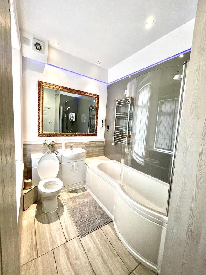 Large Luxury Apartment ブラックプール エクステリア 写真